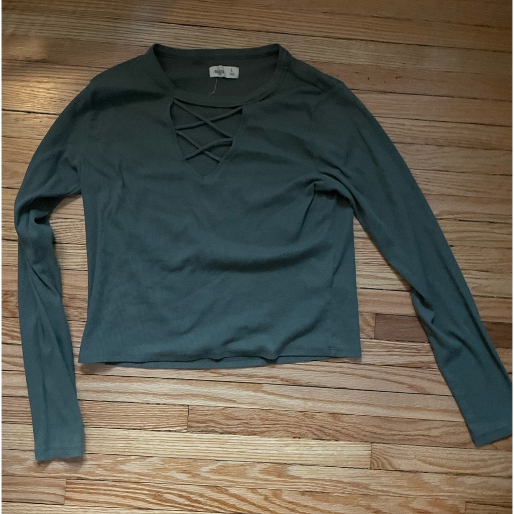 Hollister tee